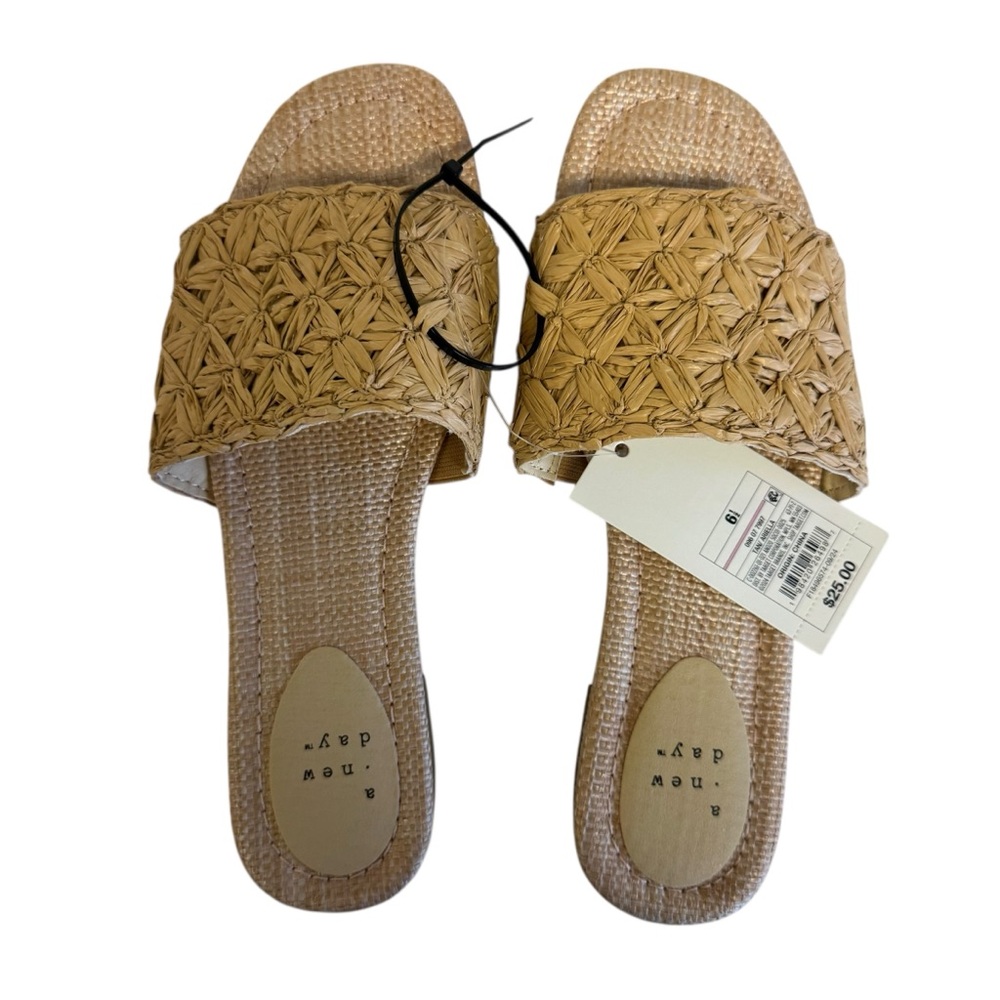 A new day women’s Braided Slide Sandals in Tan size 6.5